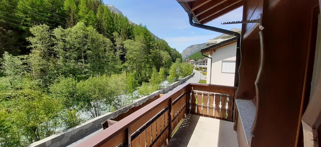 Free Cable Car & Bus In The Summer Haus L'Oree Saas-Grund Exterior foto