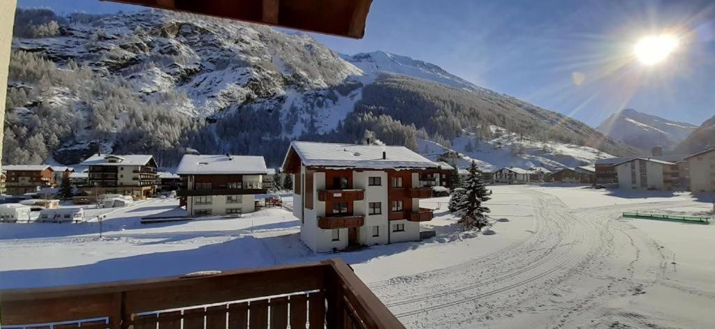 Free Cable Car & Bus In The Summer Haus L'Oree Saas-Grund Exterior foto